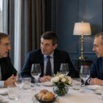 tavolo riservato di ristorante allestito per un pranzo politico riservato Ignazio La Russa, Carlo Cottarelli Maurizio Lupi
